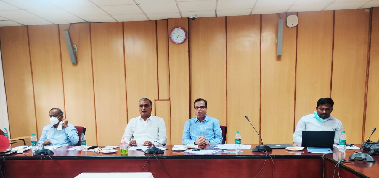 केंद्रीय बजट पर राज्य के वित्त मंत्री हरीश राव तेलंगाना राज्य के साथ केंद्रीय वित्त मंत्री निर्मला सीता रमण वीडियो सम्मेलन