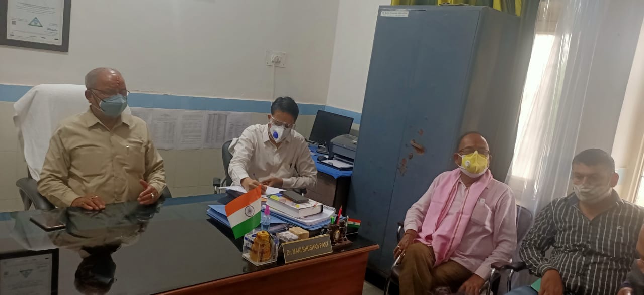 Covid-19 प्रभारी मंत्री श्री बंशीधर भगत ने क्षेत्रीय विधायक श्री दीवान सिंह बिष्ट के साथ रामनगर चिकित्सालय का निरीक्षण किया।