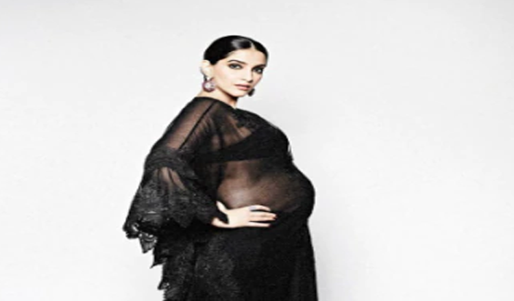 काफ्तान लिबास में बेबी बंप फ्लॉन्ट करती नजर आईं Sonam Kapoor