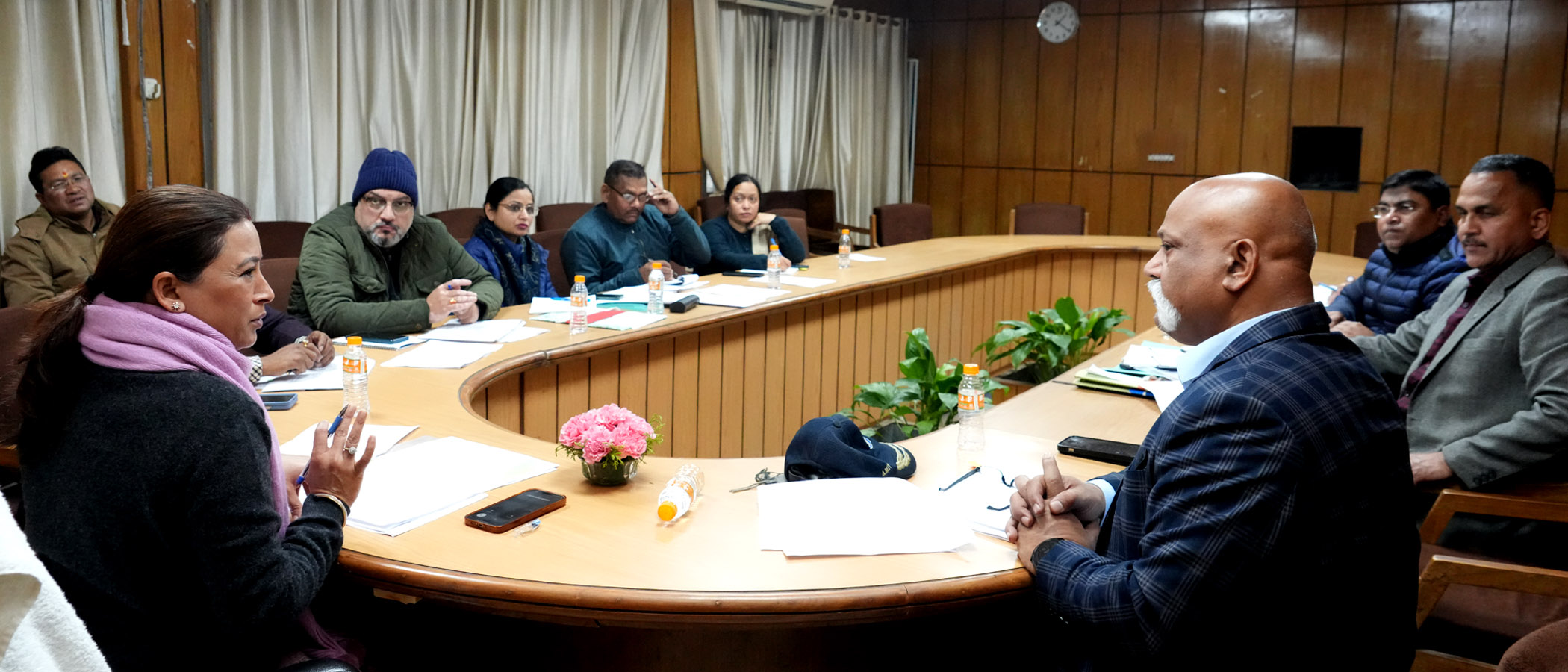 मंत्री रेखा आर्य ने खेल एवं युवा कल्याण से संबंधित मुख्यमंत्री घोषणाओं की समीक्षा की